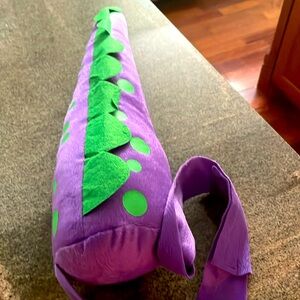 NEW!!! Velcro dinosaur tail. Fits around waist for comfort and easy wear.Felt